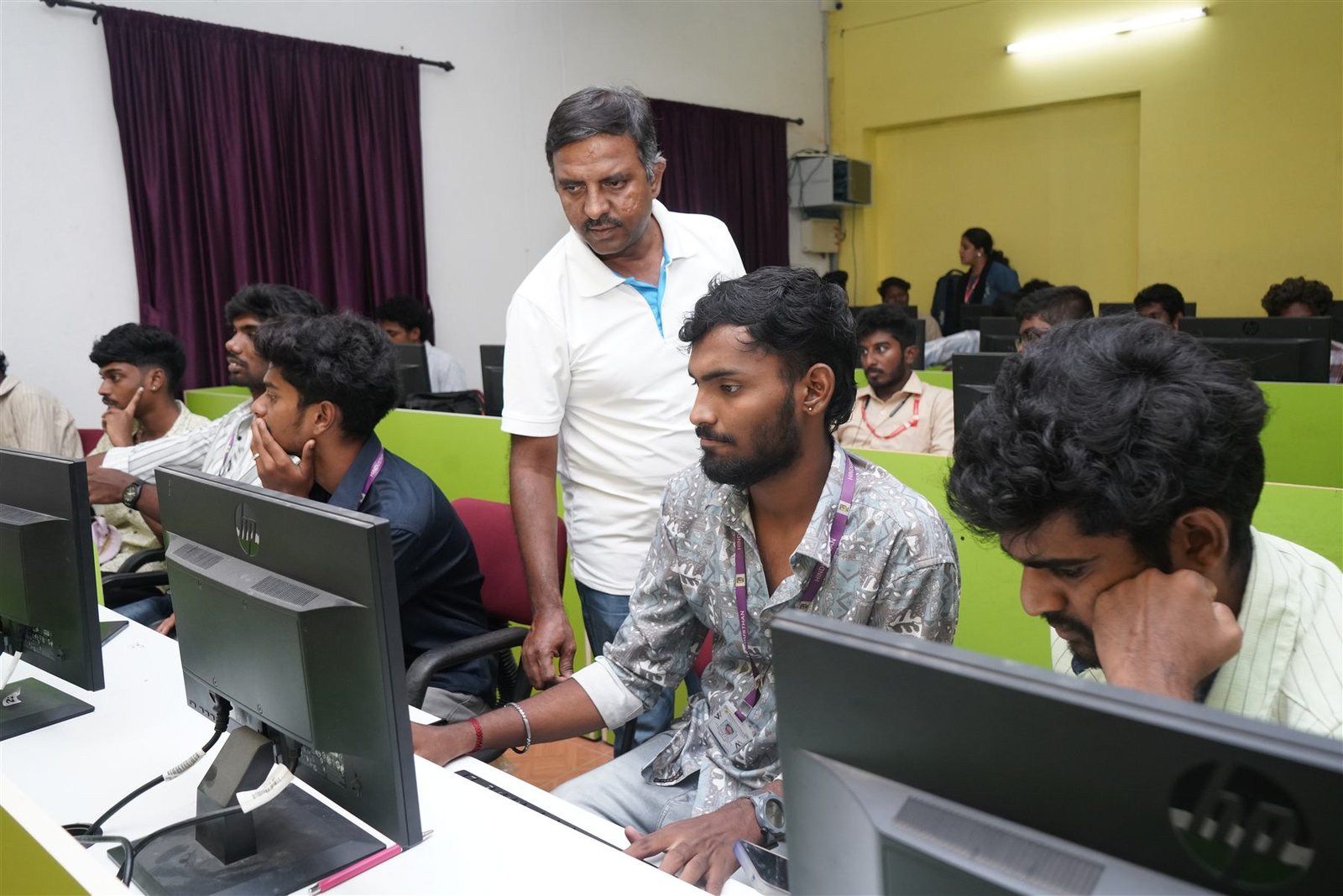 BiTS Academy trainer guiding learners during practical training